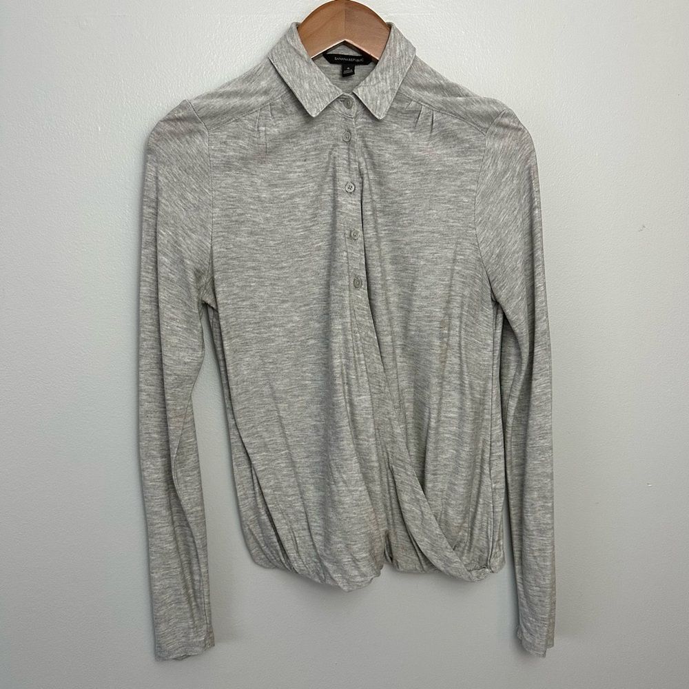 Banana Republic Grey Wrap Front Button-Down Blouse Size Small Minimalist Basic